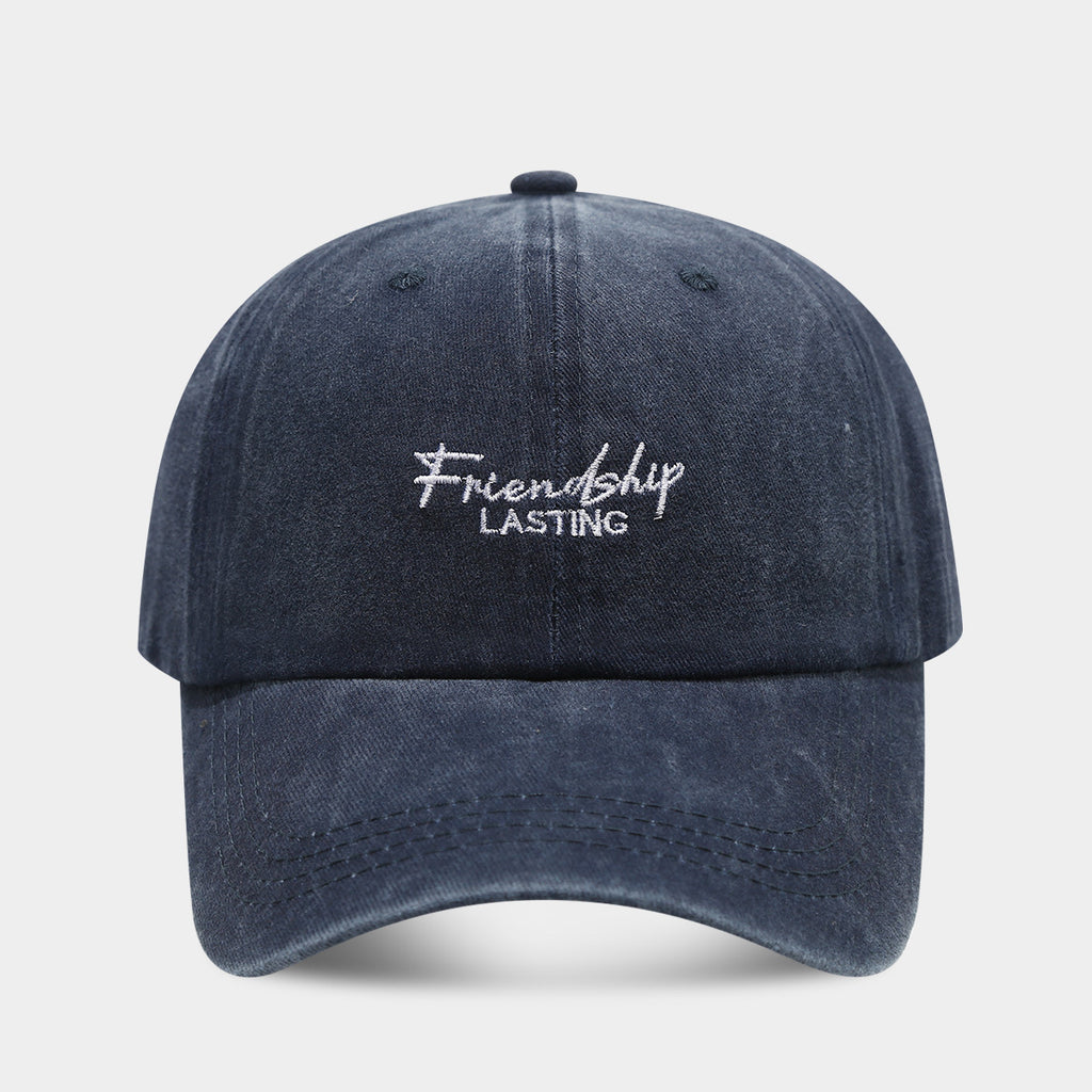 Embroidered Letter Cap – Lightweight Style (Leichte Cap Mit Gesticktem Letter-Design)