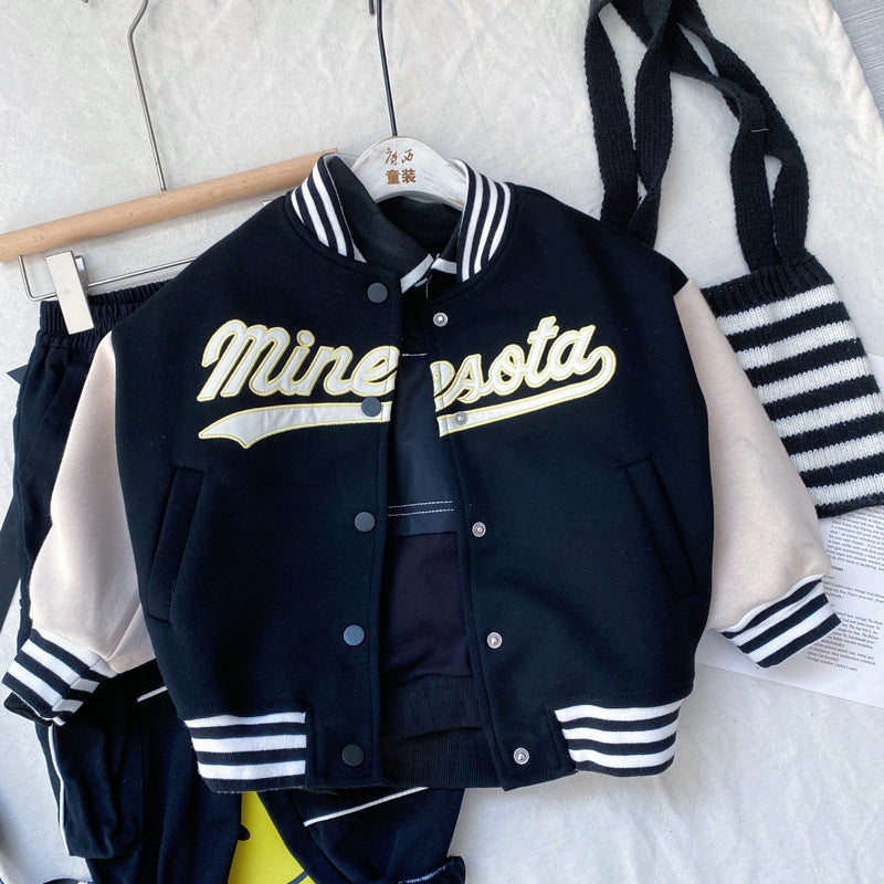 Classic Varsity Jacket – Modern Touch (Klassische Collegejacke Mit Modernem Touch)
