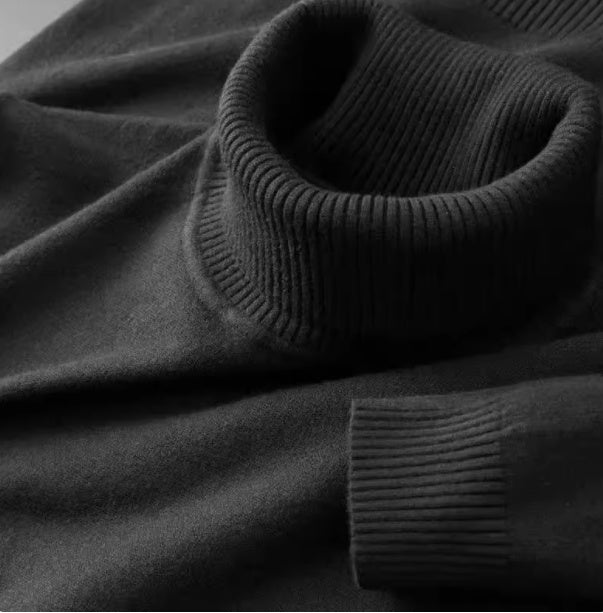 Luxury Mock Neck Knit (Luxuriöser Rollkragen-Pullover)