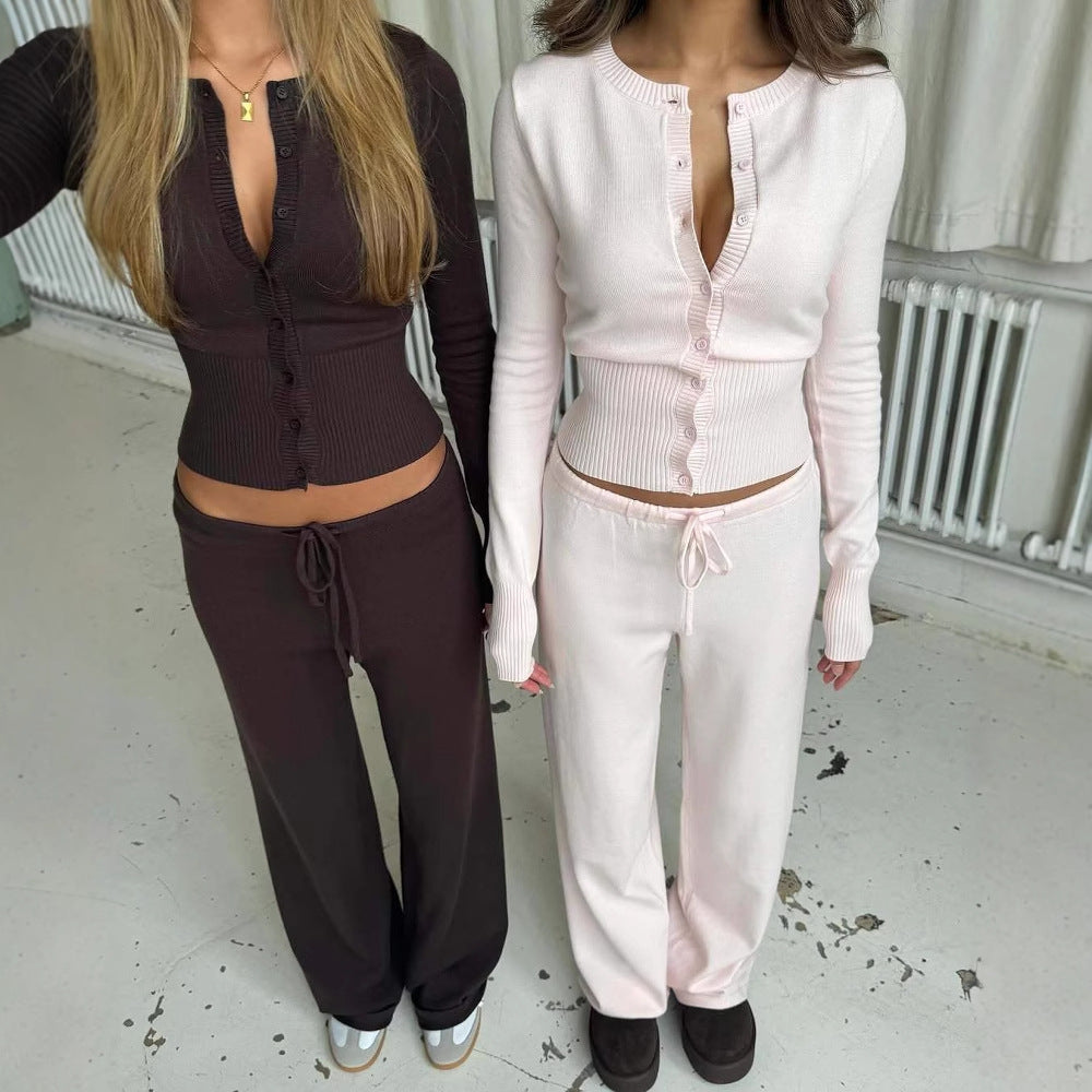 Lovely Knit Two-Piece – Charming Top with Matching Pants (Reizender Strick-Zweiteiler - Charmantes Oberteil mit passender Hose)