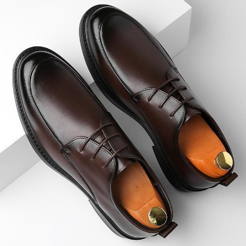 Gentleman Style Footwear in Sophisticated Genuine Leather (Gentleman-Schuhe aus edlem Echtleder)