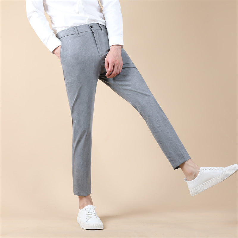 Contemporary Suit Trousers in Premium Fabric (Moderne Anzungshosen Für Gentleman Aus Edlem Stoff)