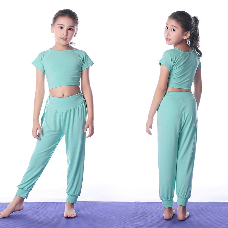 Children’s Yoga Wear – Two-Piece Clothing Set (Kinder-Yoga-Set – Zweiteiliges Outfit)