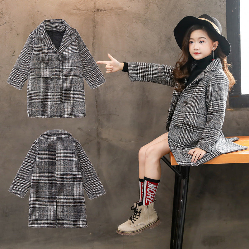 Gray Patterned Coat – Casual Elegance (Grau gemusterter Mantel – Legere Eleganz)