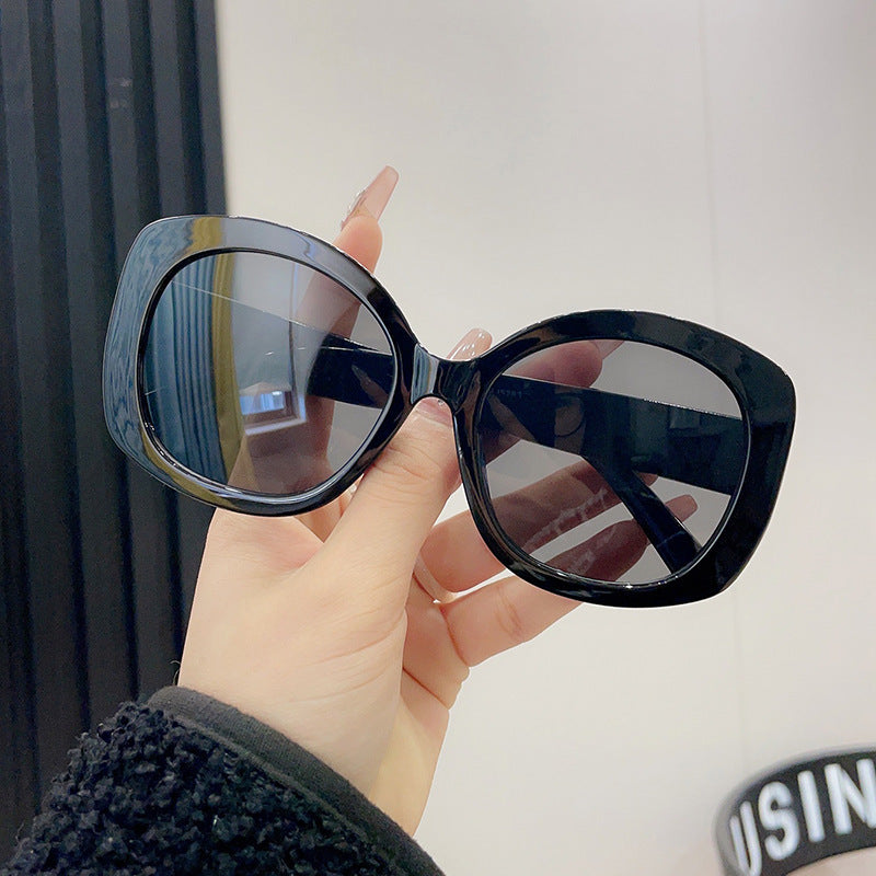 Fashionable Shades For Women (Modische Sonnenbrillen für Damen)
