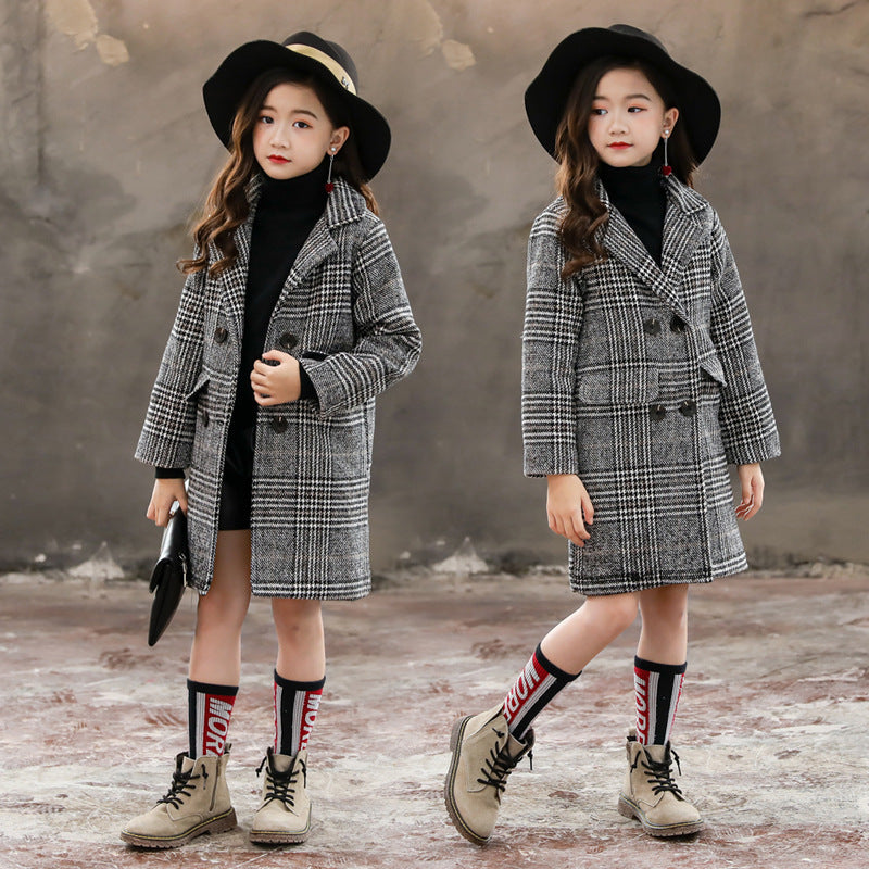 Gray Patterned Coat – Casual Elegance (Grau gemusterter Mantel – Legere Eleganz)