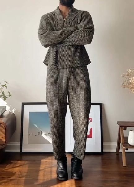 Modern Plaid Suit – Slim Blazer & Matching Pants (Moderner Karierte-Anzug – Slim Blazer & passende Hose)