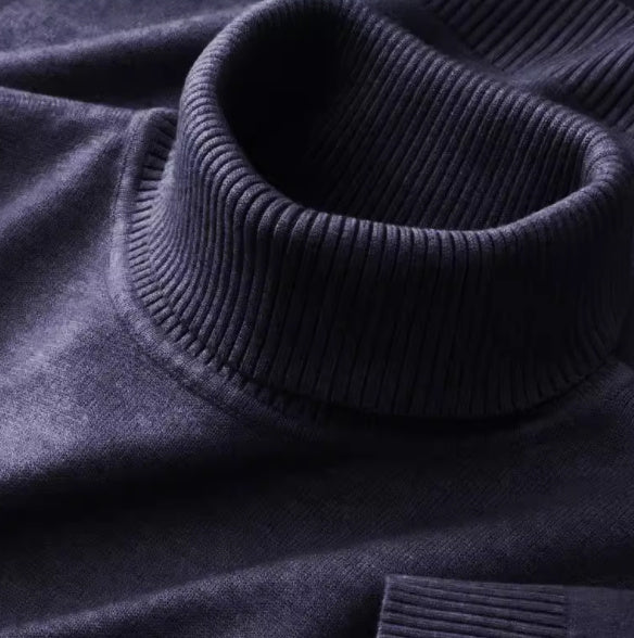 Luxury Mock Neck Knit (Luxuriöser Rollkragen-Pullover)