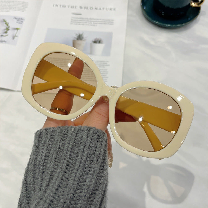 Fashionable Shades For Women (Modische Sonnenbrillen für Damen)