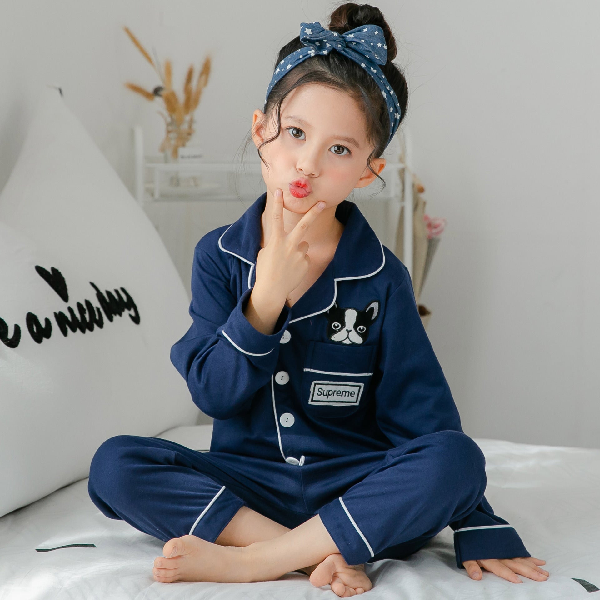 Pure Cotton Nightwear – Soft & Gentle (Pyjama aus reiner Baumwolle - Bequem und Sanft)