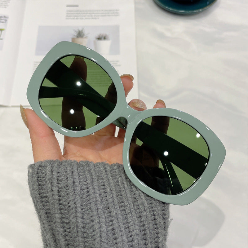 Fashionable Shades For Women (Modische Sonnenbrillen für Damen)