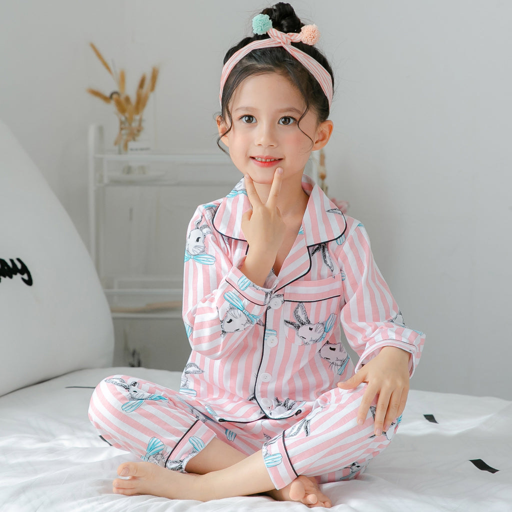 Pure Cotton Nightwear – Soft & Gentle (Pyjama aus reiner Baumwolle - Bequem und Sanft)