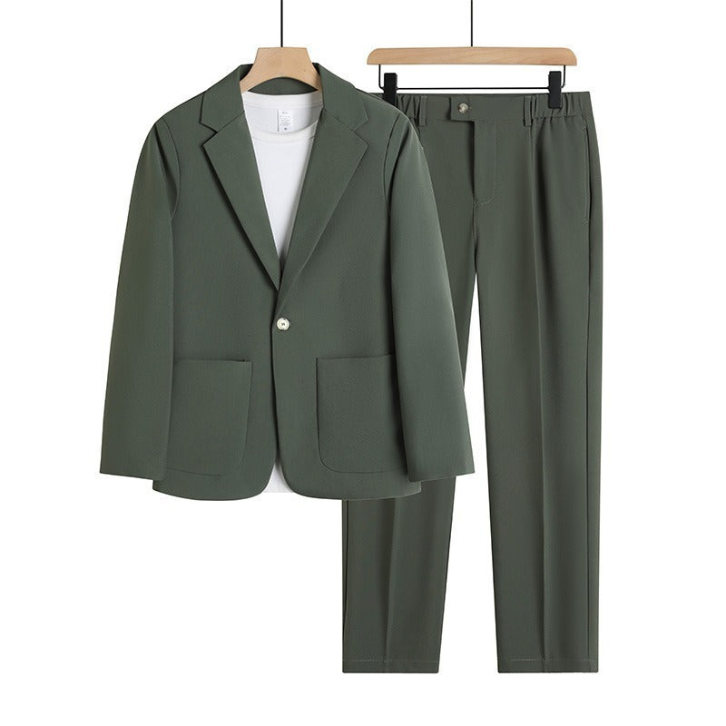 Classic and Modern Relaxed Suit (Moderner und Klassischer Anzug)