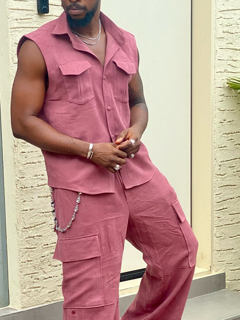 Two-Piece Set – Sleeveless Shirt & Cargo Pants (Zweiteiliges Set – Ärmelloses Shirt & Cargohose)