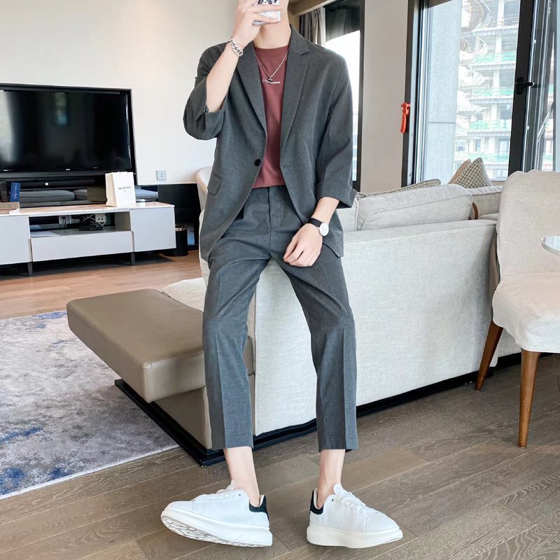 Modern Cool Oversize Suit – Soft-Shoulder Cut (Moderner Oversize-Anzug)