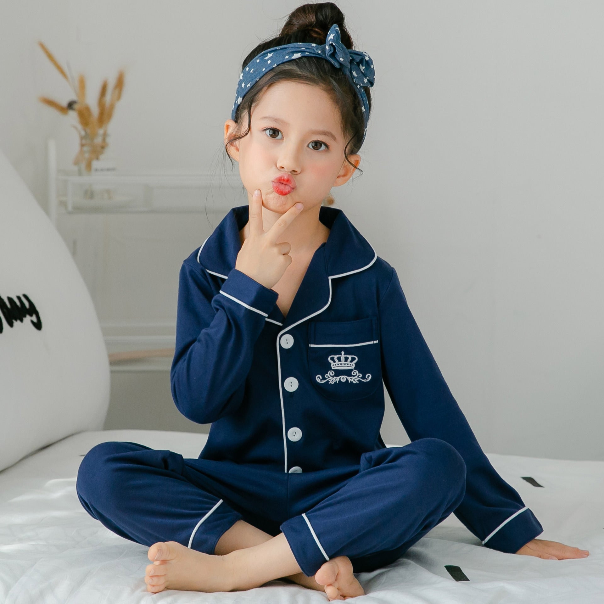 Pure Cotton Nightwear – Soft & Gentle (Pyjama aus reiner Baumwolle - Bequem und Sanft)