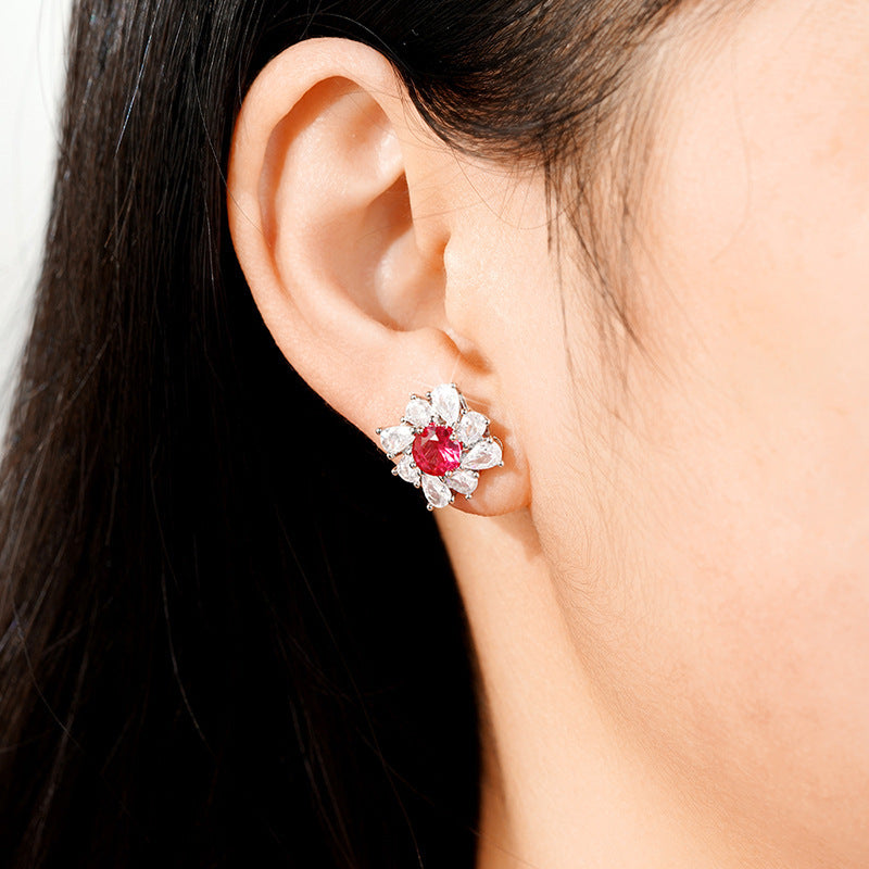 Red Diamond Flower Drop Earrings (Rote Ohrringe mit Diamant-Blumen-Design)