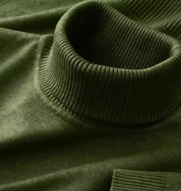 Luxury Mock Neck Knit (Luxuriöser Rollkragen-Pullover)