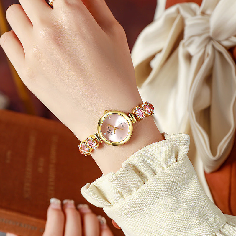 Elegant Diamond Watch – Round Dial (Elegante Diamantenuhr - Rundes Zifferblatt)