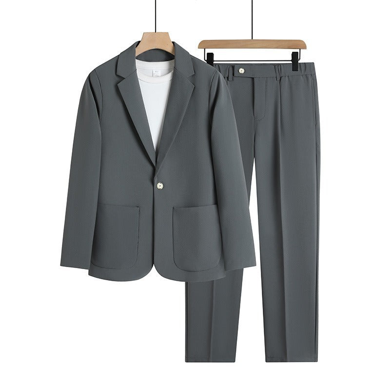 Classic and Modern Relaxed Suit (Moderner und Klassischer Anzug)