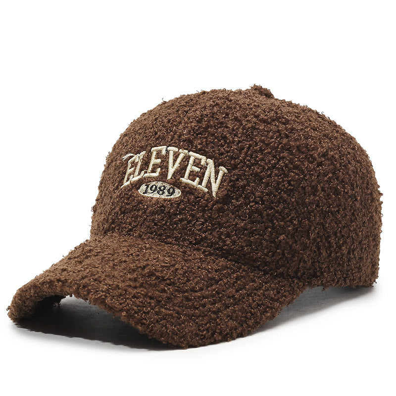 Trendy Furry Winter Cap – Warm, Fashionable & Totally On Trend (Stylische Pelzige Winterkappe - Warm, Modisch & Im Trend)