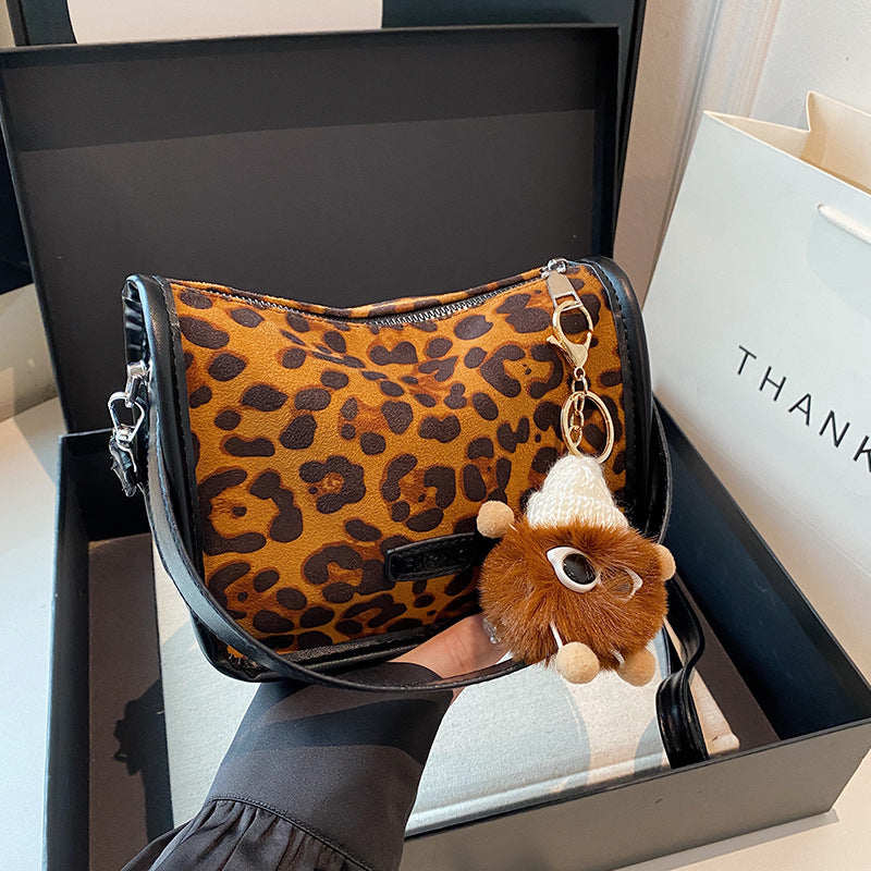 Versatile Bag In Designer Labubu-Style (Vielseitige Umhängetasche Im Angesagten Designer-Stil)