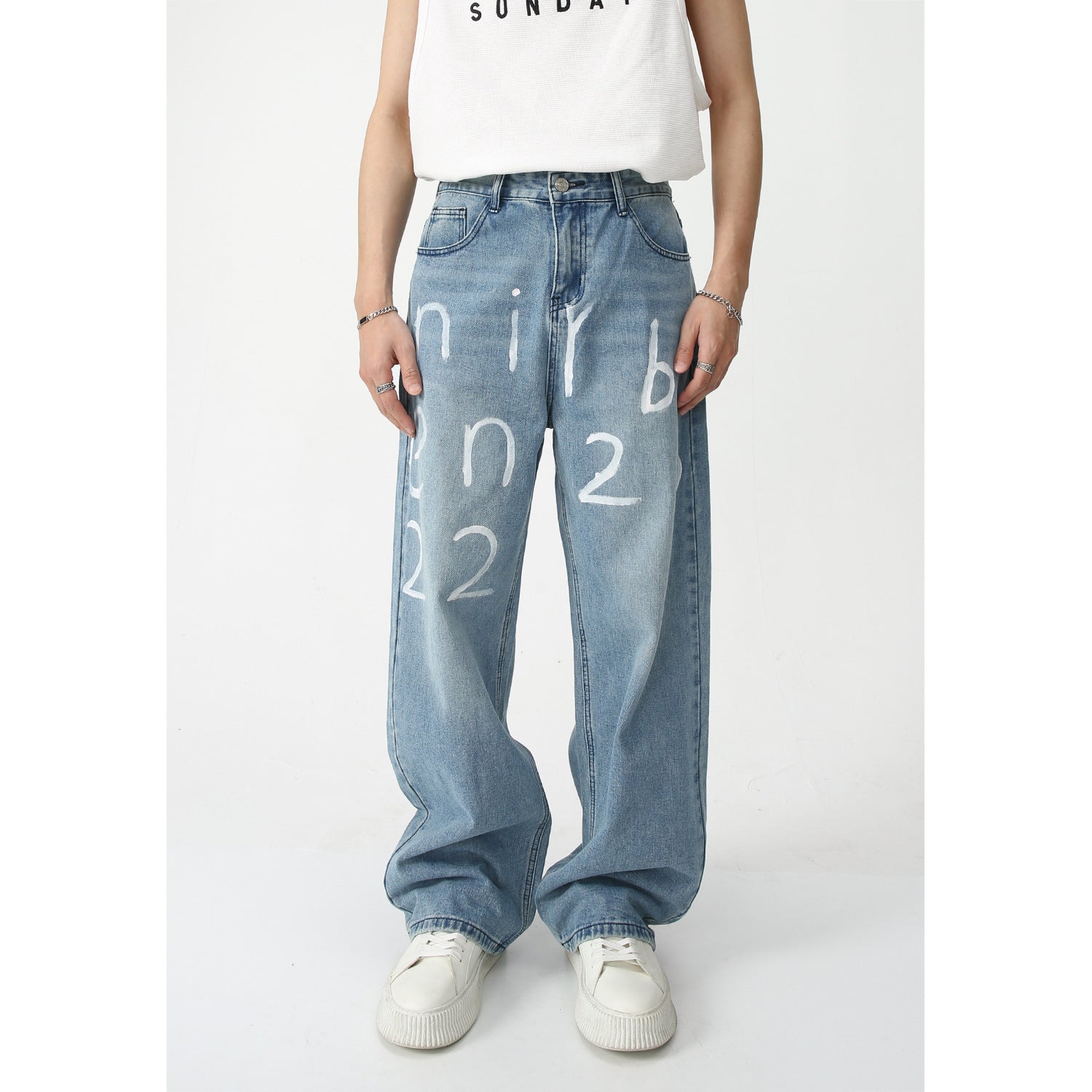 Casual Wide-Leg Jeans with Artistic Print (Lockere Jeans mit Künstlerischem Aufdruck)