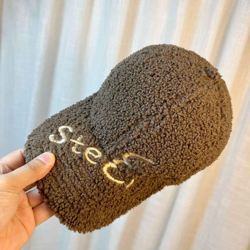 Stylish Cap – Warm And Flattering (Modische Kappe Mit Stickerei – Warm & Figurschmeichelnd)