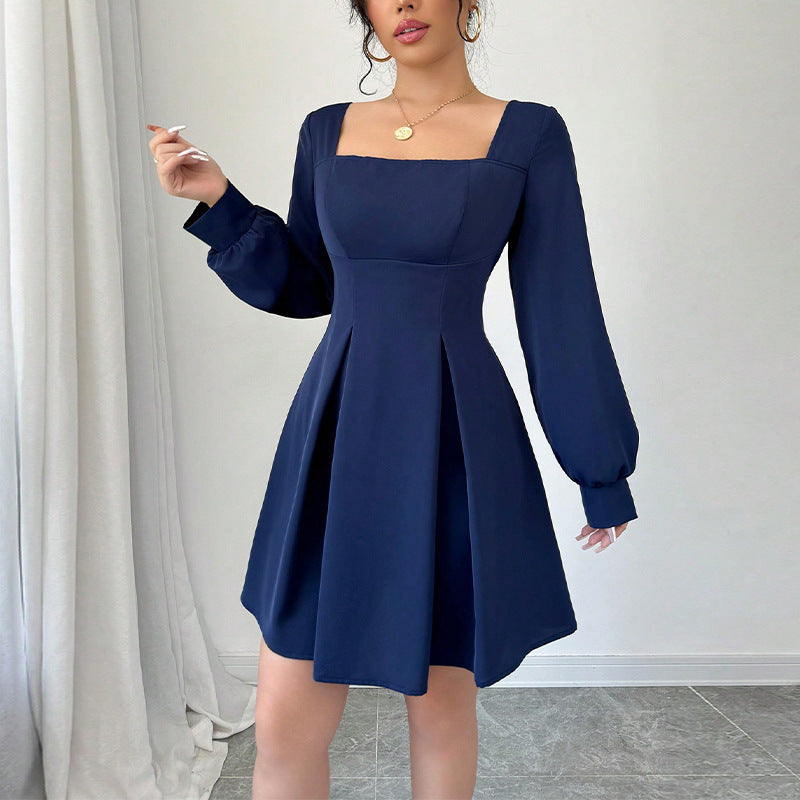 Classic Waist-Defining Blue Dress (Klassisches Blaues Kleid mit betonter Taille)