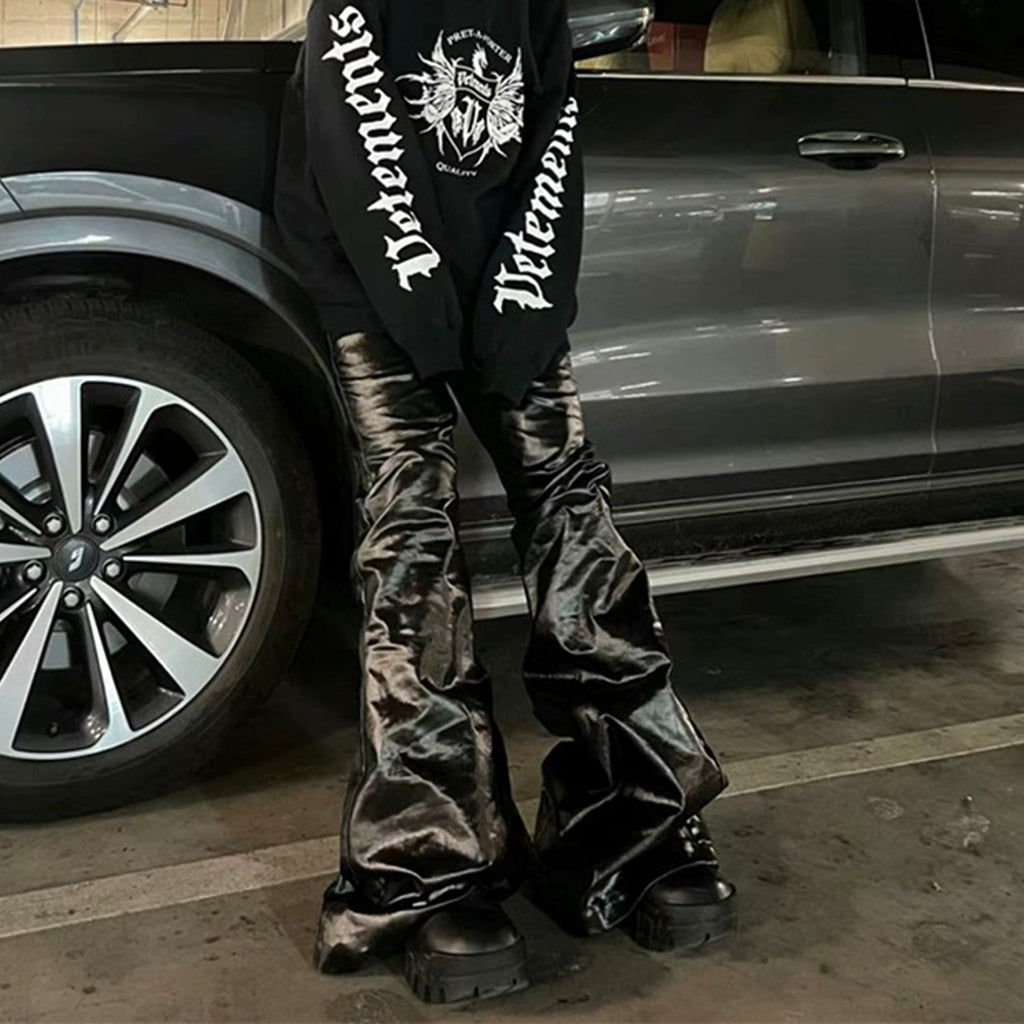 Shiny Black Jeans – Chic Patent Finish (Glänzende Schwarze Jeans – Schicker Lack-Look)