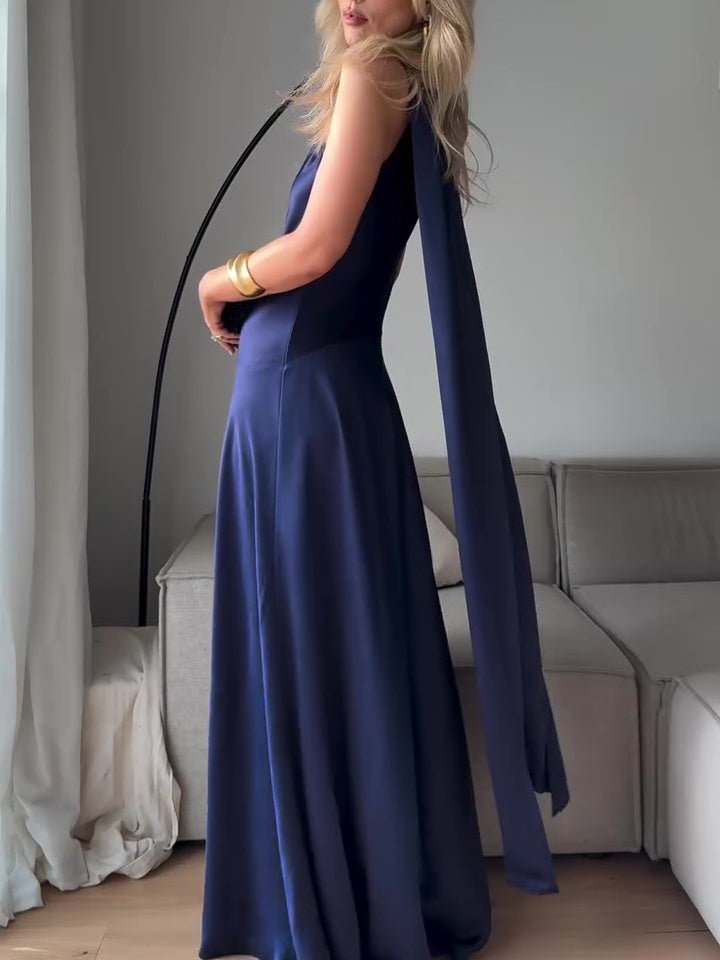 Elegant Satin Open Back Gown (Elegantes Rückenfreies Satinkleid)