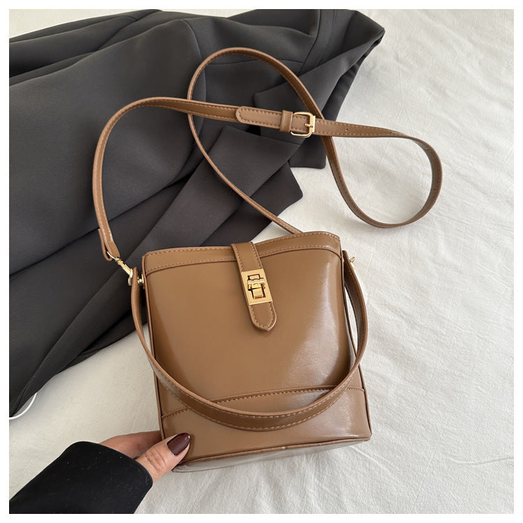 Trendy Crossbody Bag (Trendige Umhängetasche)