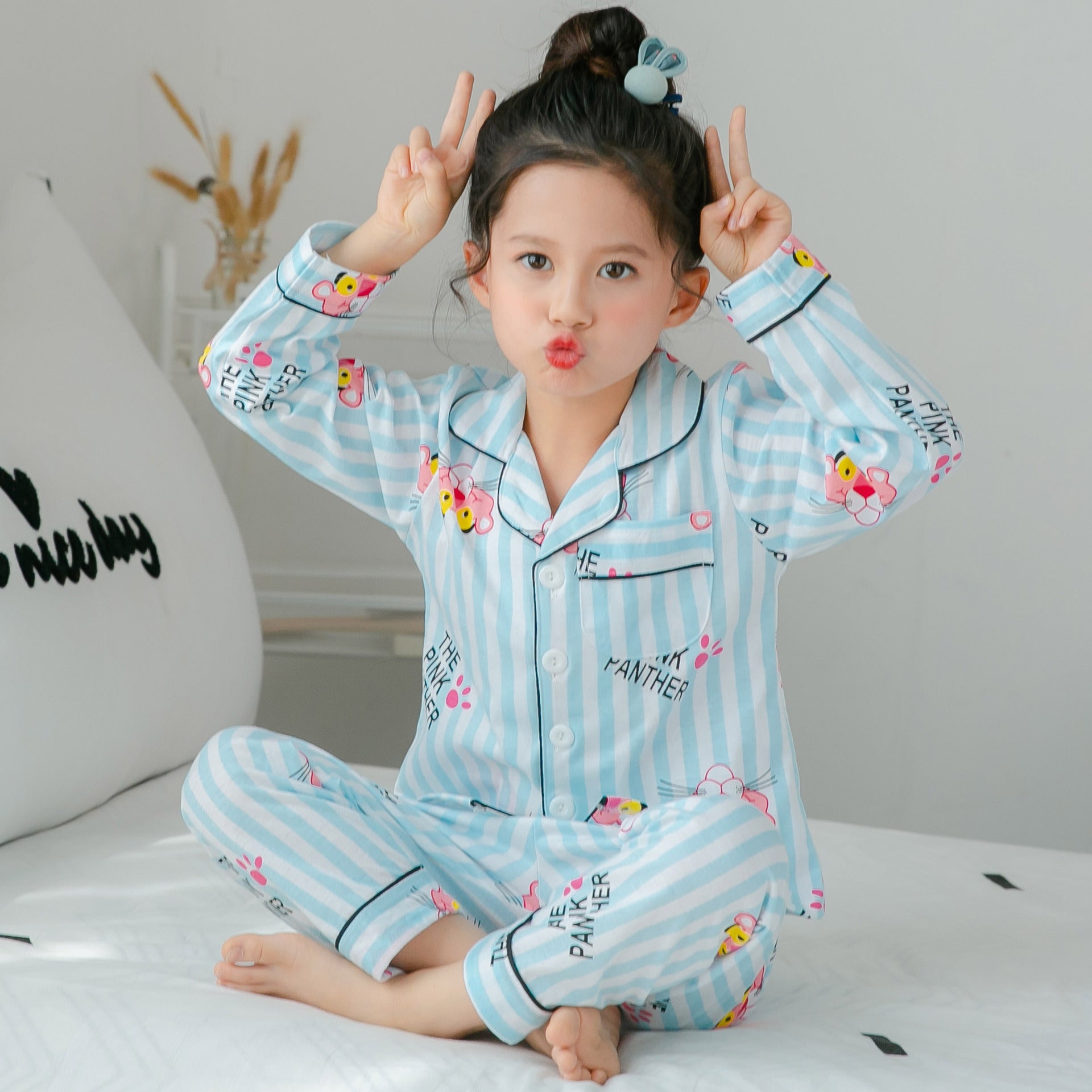 Pure Cotton Nightwear – Soft & Gentle (Pyjama aus reiner Baumwolle - Bequem und Sanft)