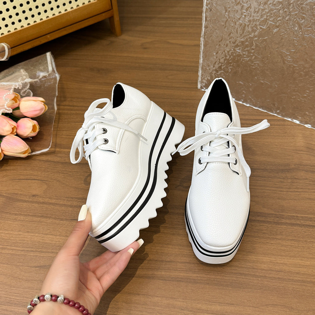 Luxury Air-Sneaker - Classic Style With A Modern Lift (Moderne Air-Sneaker - Klassisch trifft Modern)