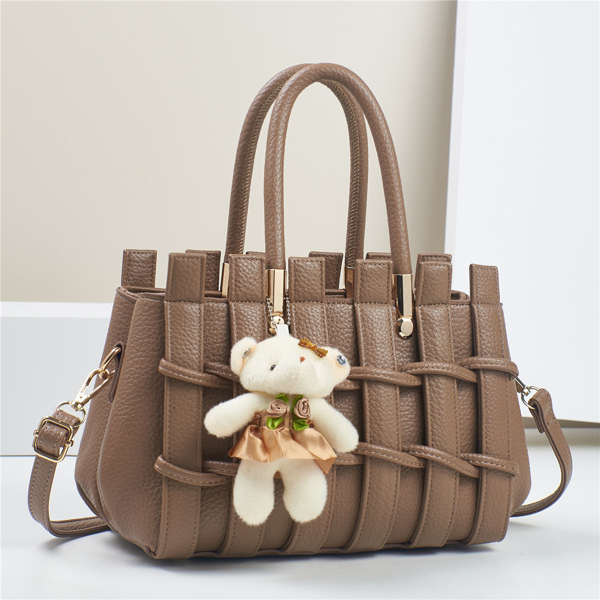 Fashionable Hand-Woven Handbag (Modische Handgemachte Handtasche)