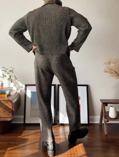 Modern Plaid Suit – Slim Blazer & Matching Pants (Moderner Karierte-Anzug – Slim Blazer & passende Hose)
