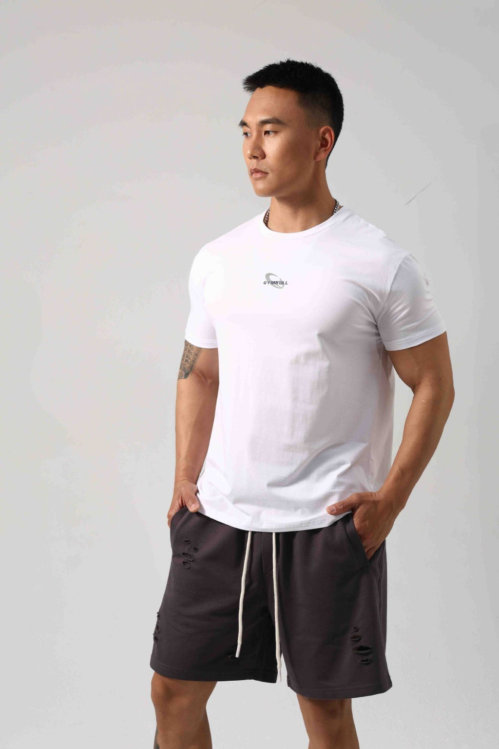 Activewear Top – Tailored Fit & Breathable Fabric(Sportliches Shirt – Figurbetont & Atmungsaktiv)