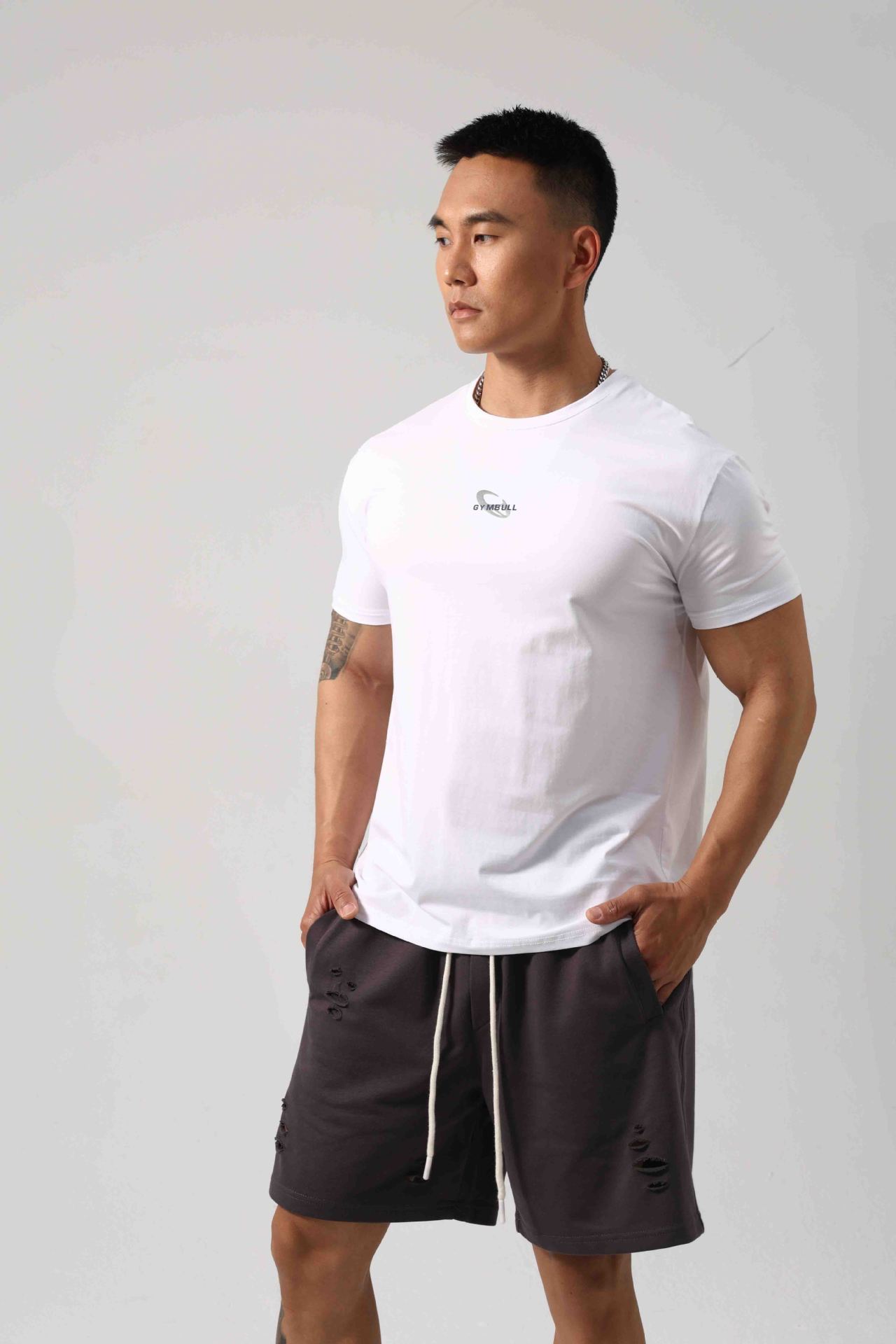 Activewear Top – Tailored Fit & Breathable Fabric(Sportliches Shirt – Figurbetont & Atmungsaktiv)