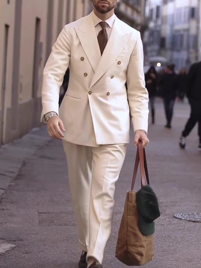 Cream Suit – Double-Breasted Modern Classic (Cremefarbener Anzug - Zweireihig, Moderner Klassiker)