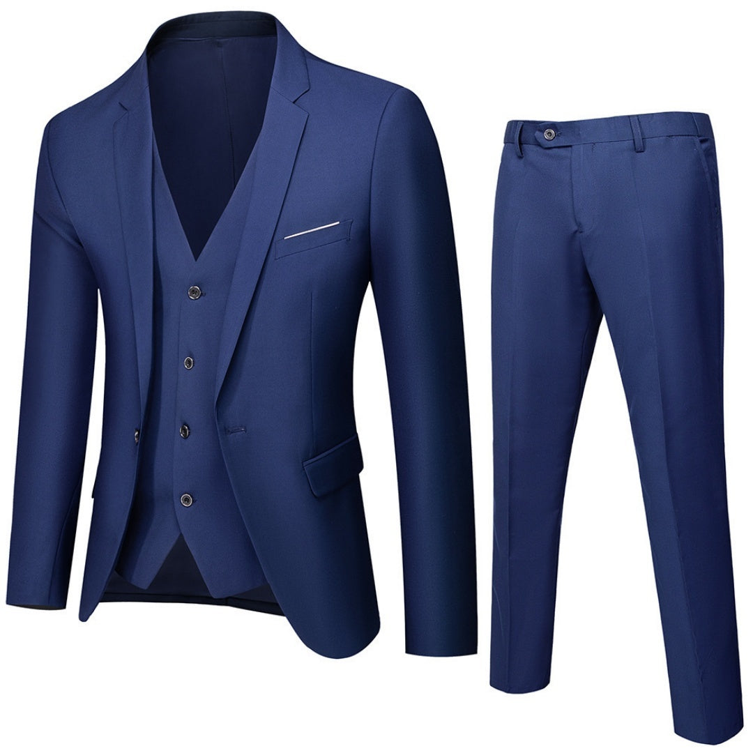 Modern Suit – Blazer & Trousers For A Sophisticated Look (Moderner Anzug – Blazer & Hose Für Einen Stilvollen Auftritt)