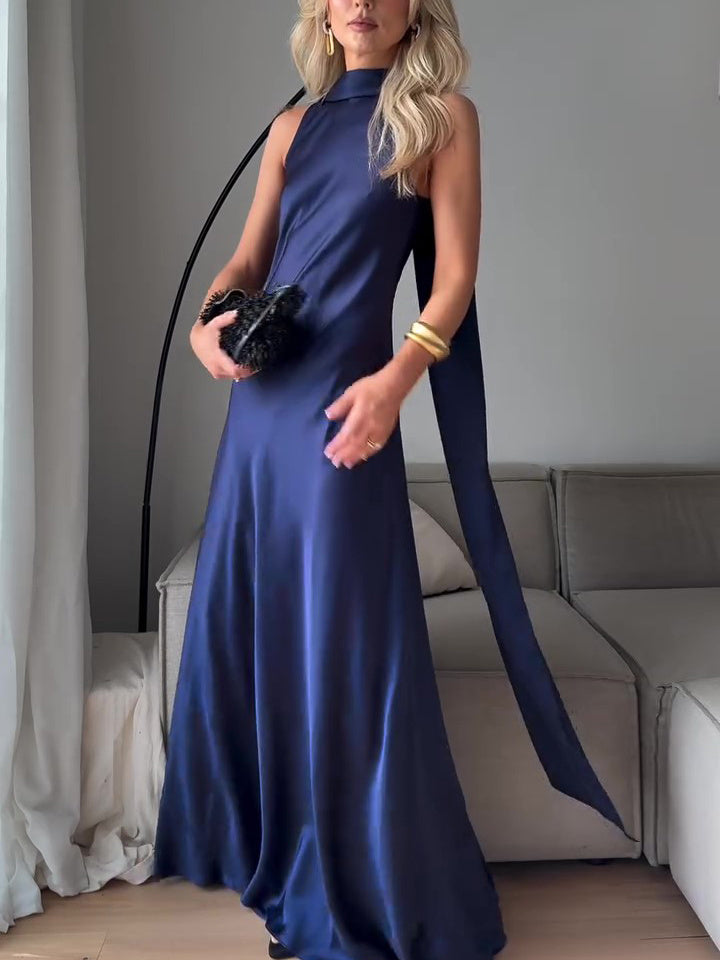 Elegant Satin Open Back Gown (Elegantes Rückenfreies Satinkleid)