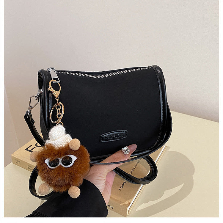 Versatile Bag In Designer Labubu-Style (Vielseitige Umhängetasche Im Angesagten Designer-Stil)