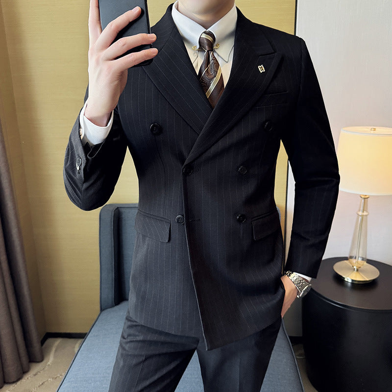 Classic Three-Piece Suit – Modern Casual Elegance (Dreiteiliger Anzug – Klassisch & Modern-Lässig)