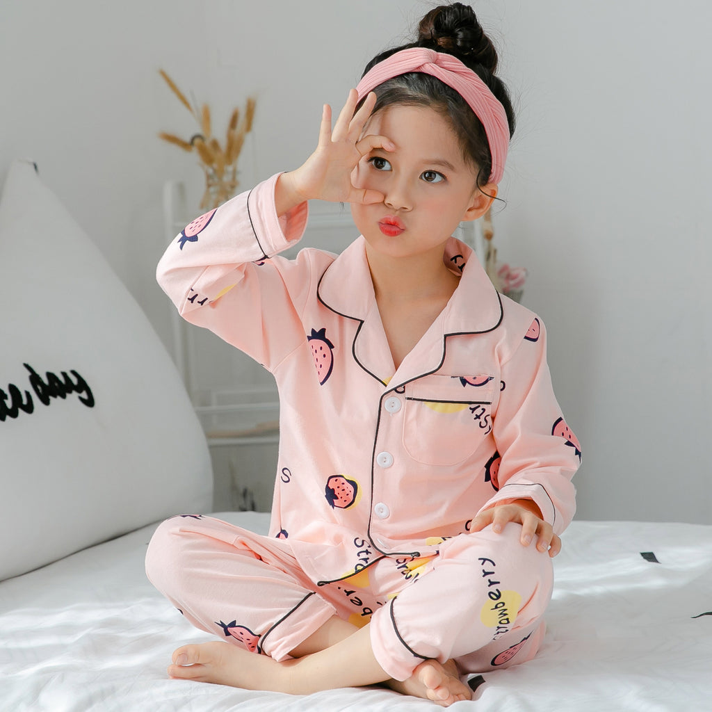 Pure Cotton Nightwear – Soft & Gentle (Pyjama aus reiner Baumwolle - Bequem und Sanft)