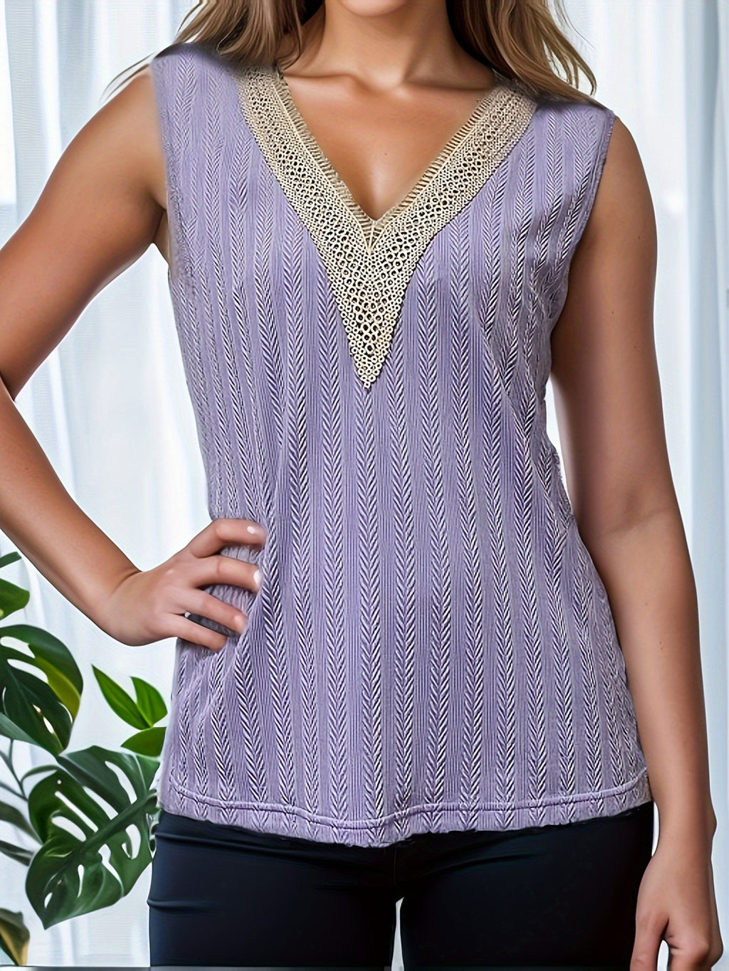 Lace Whisper Top – Soft. Sculpted. Seductive (Spitzentop Mit V-Ausschnitt)