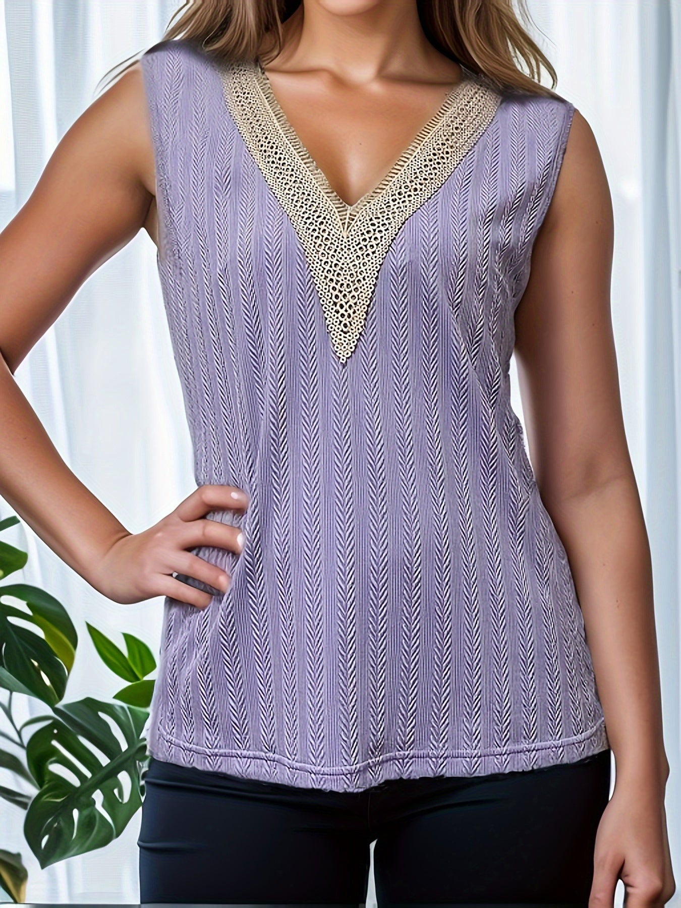 Lace Whisper Top – Soft. Sculpted. Seductive (Spitzentop Mit V-Ausschnitt)