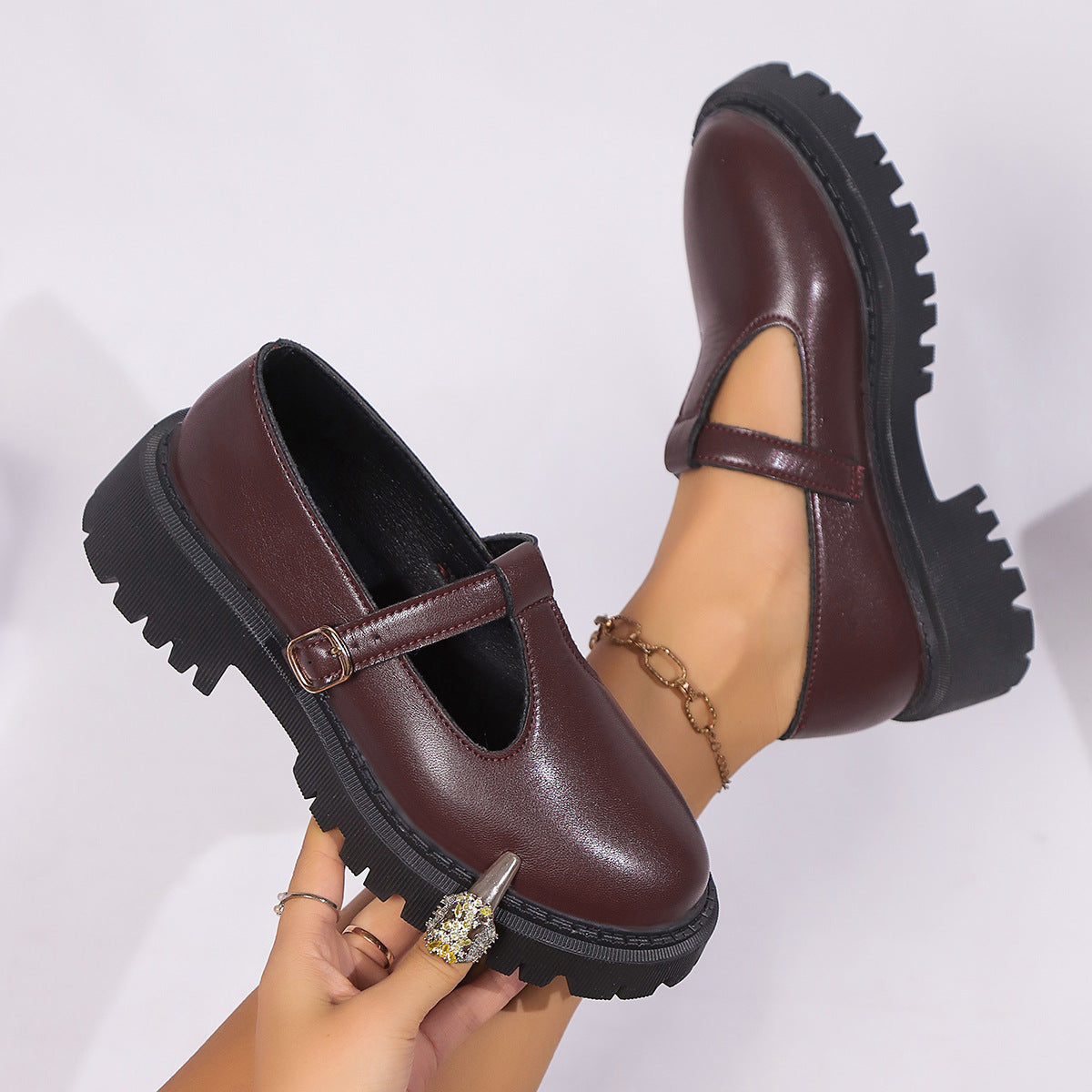 Elegant Retro Shoes – Elevated Comfort (Retro Plateau Schuhe - Erhöhter Komfort)