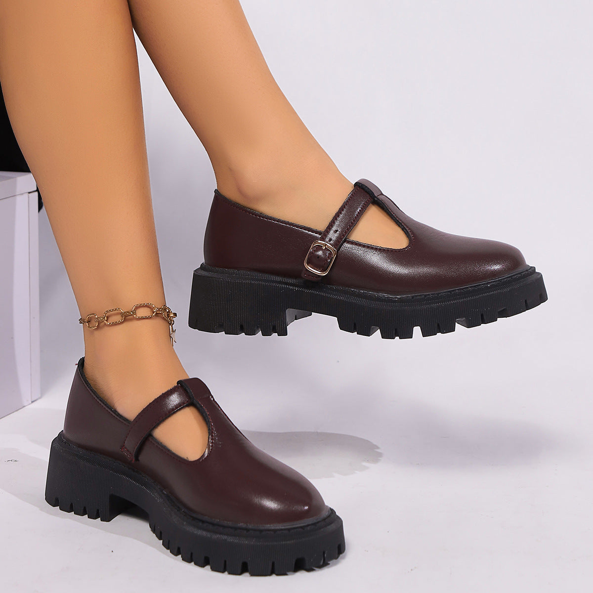 Elegant Retro Shoes – Elevated Comfort (Retro Plateau Schuhe - Erhöhter Komfort)