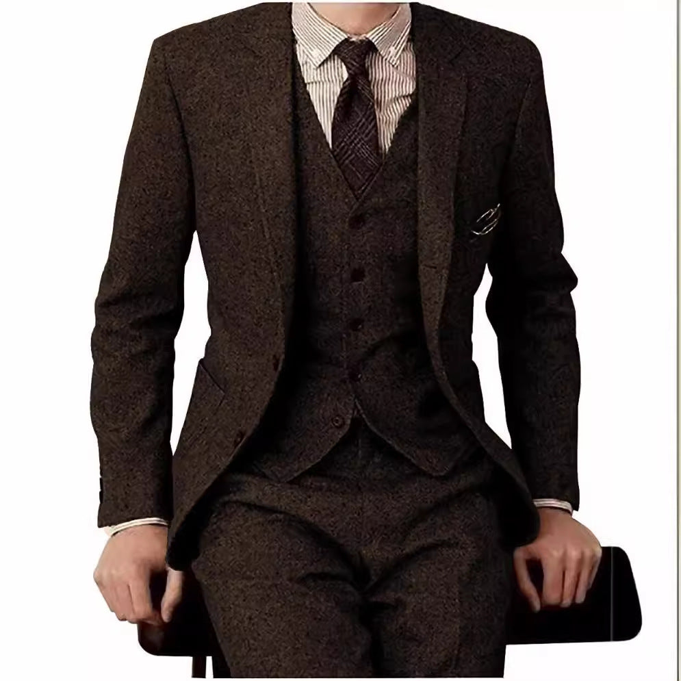 Wool Blend Suit – Tailored Three-Piece Style (Wollmisch-Anzug - Eleganter Dreiteiler)