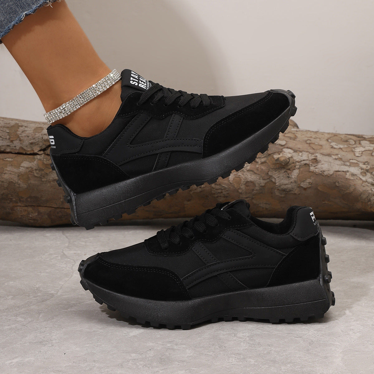Black All-Match Sneakers for Women (Schwarze Sneakers für Damen - Vielseitig Kombinierbar)